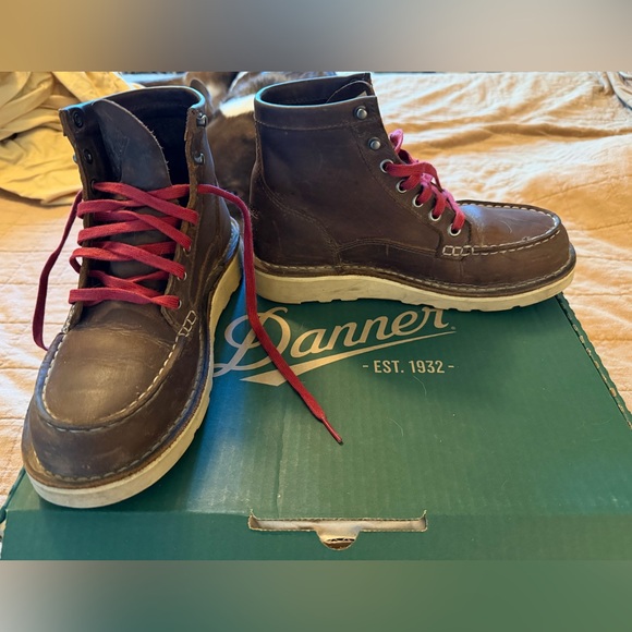 Danner Shoes - Danner women's Brown Leather Moc Toe Boots with Red Laces